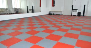Резиновое покрытие для спортзала Великие Луки, цена от 884 руб.